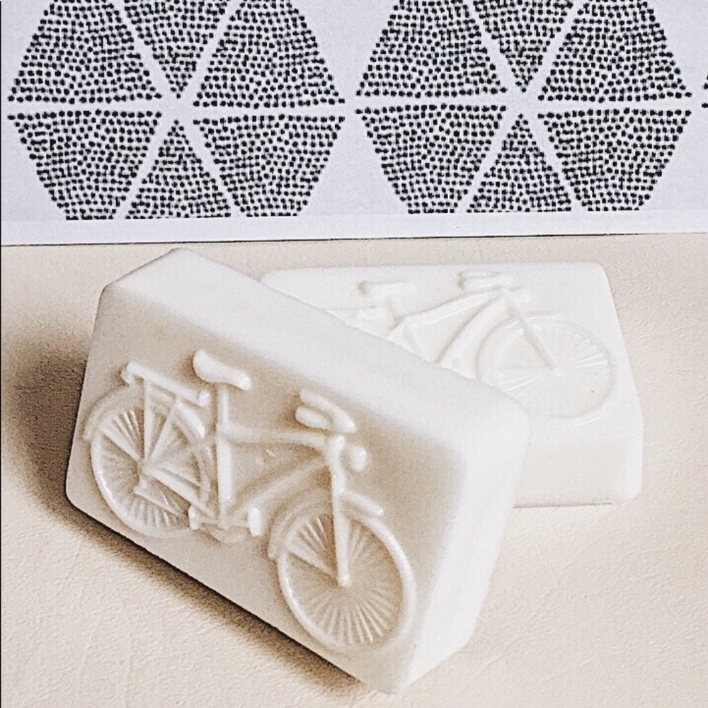 Set of 2/Organic goats milk/hemp seed oil soap handmade. 5🌟